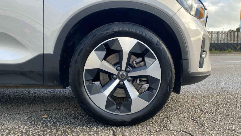 Volvo XC40 2.0 B3P Plus Dark 5dr Auto Petrol Estate